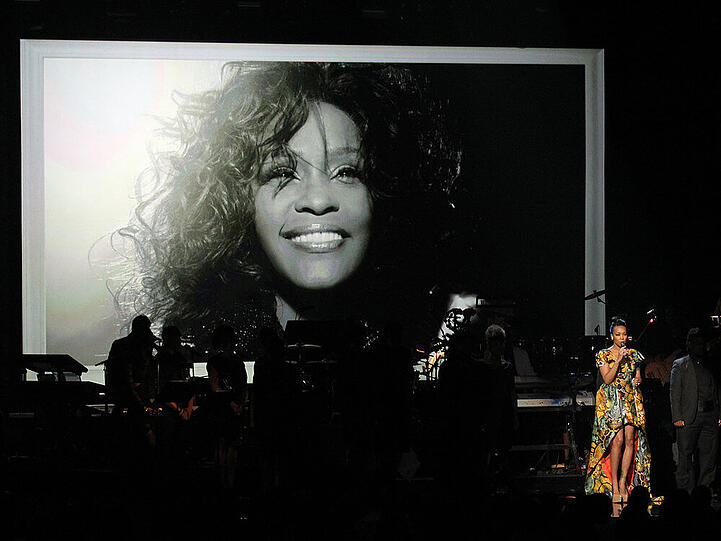 Erinnerungsfeier für die verstorbene Whitney Houston: Sängerin Monica am 1. Juli 2012