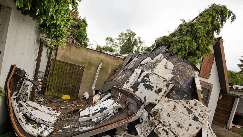 Das Unwetter hat in Nordrhein-Westfalen erhblichen Schaden angerichtet. Die Bilder. Das Unwetter hat in Nordrhein-Westfalen erhblichen Schaden angerichtet. Die Bilder.