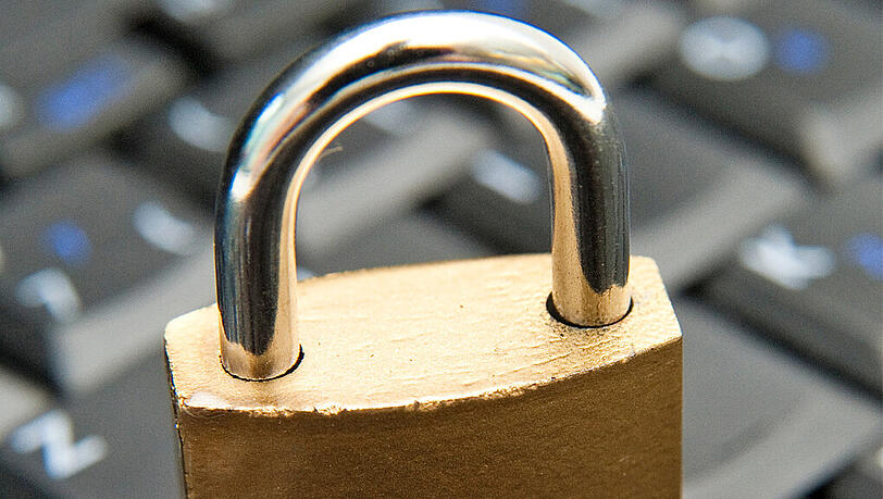 Das Vorhängeschloss taugt da nicht viel: Wer seine Mails sicher machen will, der muss auf Verschlüsselungssoftware zurückgreifen.