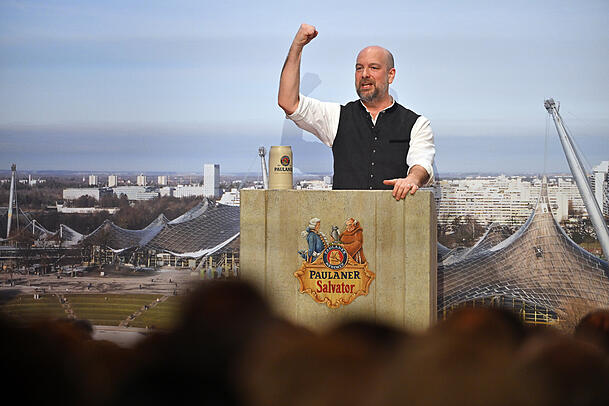 Kabarettist Stephan Zinner feierte als Fastenprediger heuer sein Debüt am Nockherberg. Kabarettist Stephan Zinner feierte als Fastenprediger heuer sein Debüt am Nockherberg.