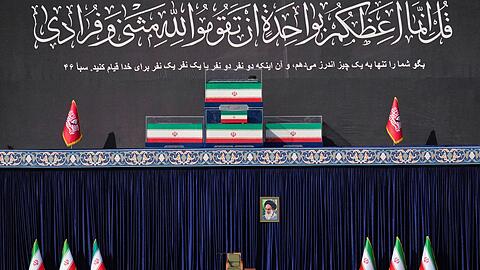 Rund vier Monate nach seiner T&ouml;tung soll Irans Staatsoberhaupt Ajatollah Ali Chamenei beerdigt werden.