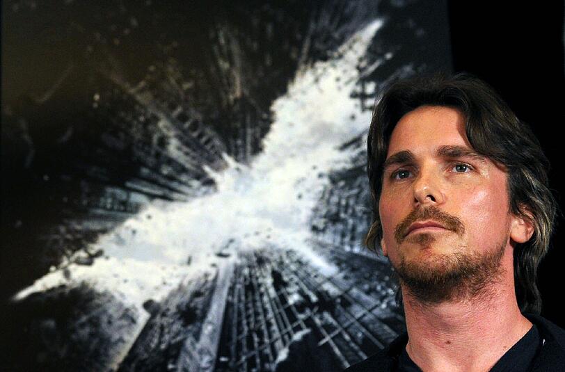Schauspieler Christian Bale (36) ist ebenfalls für seine Ausraster bekannt: Nach einer &bdquo;Dark Knight&ldquo;-Premiere musste er von Polizisten abgeholt werden, weil er gegenüber seiner Mutter und Schwester handgreiflich geworden sein soll.