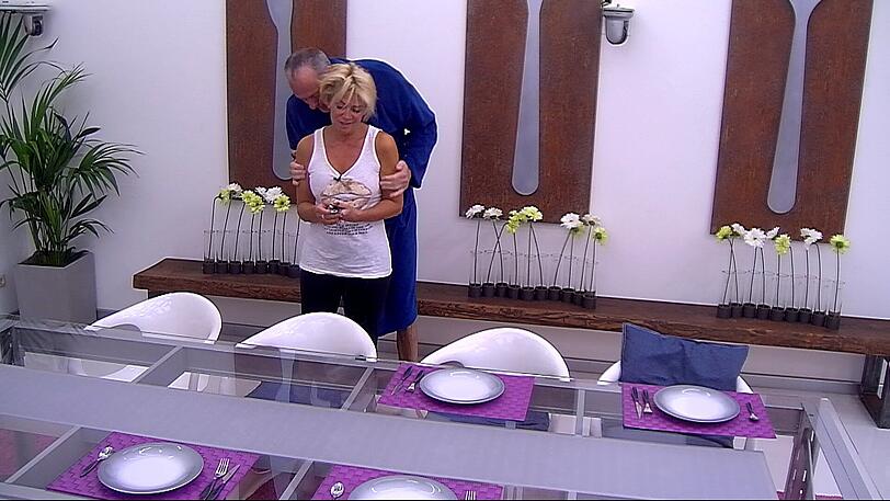 So kommen sich Claudia Effenberg und Ronald Schill näher. Die Bilder.