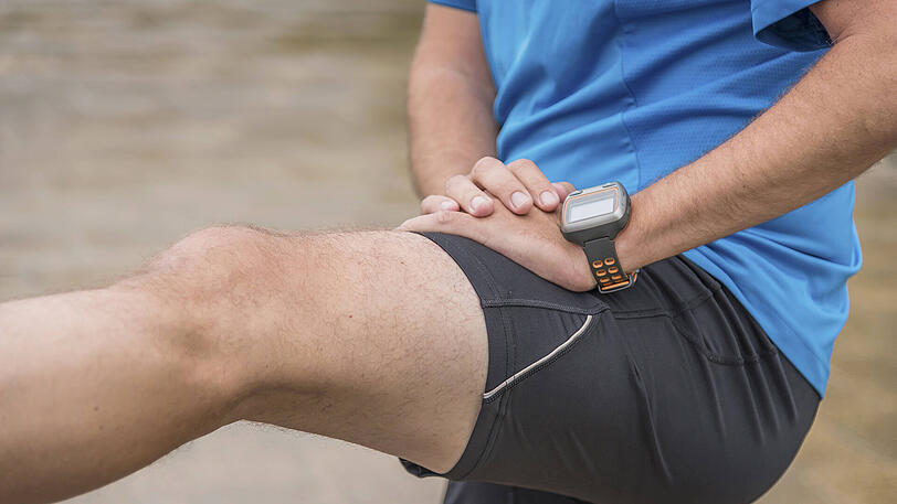Der Mann hat seine Uhr nach dem Sport in der Umkleidekabine vergessen. (Symbolbild)