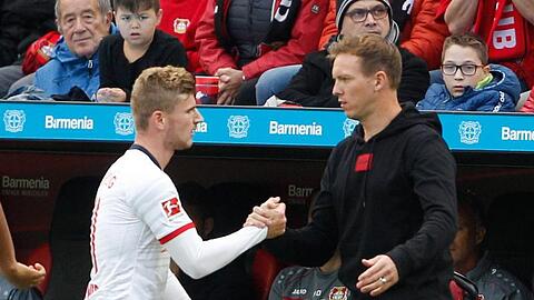 Wurde nach einer Stunde von Leipzigs Trainer Julian Nagelsmann (r) ausgewechselt: Timo Werner (l).