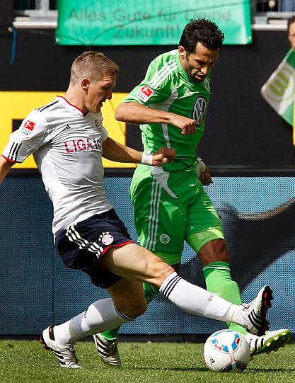 BASTIAN SCHWEINSTEIGER: Vergab mit links auf guter Position (46.). Steigerte sich in Halbzeit zwei, traute sich mehr nach vorne. Wirkte nicht so ideenreich und spritzig nach vorne wie im Brasilien-Länderspiel. NOTE: 4
