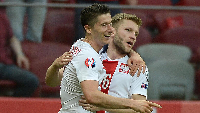 Aufregende Tage: Jakub Blaszczykowski wechselt auf den letzten Drücker auf Leihbasis von Borussia Dortmund zum AC Florenz und spielt am Freitag an der Seite von Bayern-Angreifer Robert Lewandowski (links) mit der polnischen Nationalelf in der EM-Qualifikation in Frankfurt gegen Deutschland. Aufregende Tage: Jakub Blaszczykowski wechselt auf den letzten Drücker auf Leihbasis von Borussia Dortmund zum AC Florenz und spielt am Freitag an der Seite von Bayern-Angreifer Robert Lewandowski (links) mit der polnischen Nationalelf in der EM-Qualifikation in Frankfurt gegen Deutschland.