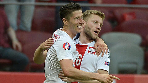 Aufregende Tage: Jakub Blaszczykowski wechselt auf den letzten Drücker auf Leihbasis von Borussia Dortmund zum AC Florenz und spielt am Freitag an der Seite von Bayern-Angreifer Robert Lewandowski (links) mit der polnischen Nationalelf in der EM-Qualifikation in Frankfurt gegen Deutschland.