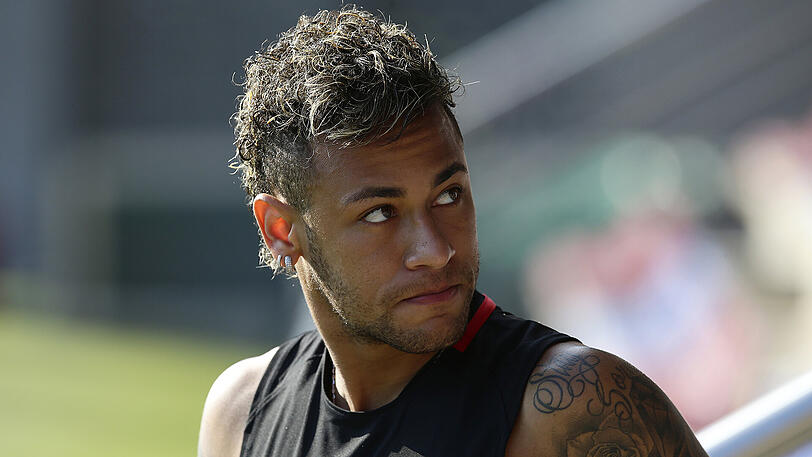 Top-Stürmer Neymar wird heftig von Paris St. Germain umworben.