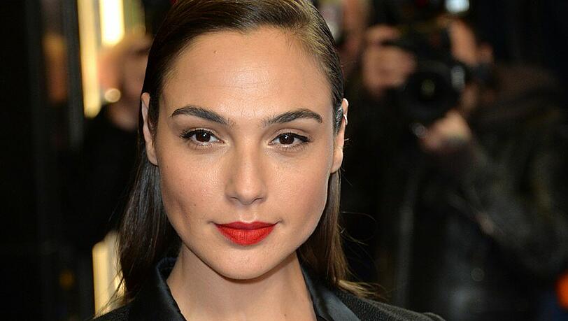 Gal Gadot ist seit "Wonder Woman" der neue Star am Hollywood-Himmel. Bald soll sie neben Bradley Cooper im Tiefsee-Drama '"Deeper" mitspielen.