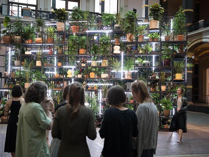 Blick auf die Installation des Künstlers Rashid Johnson.