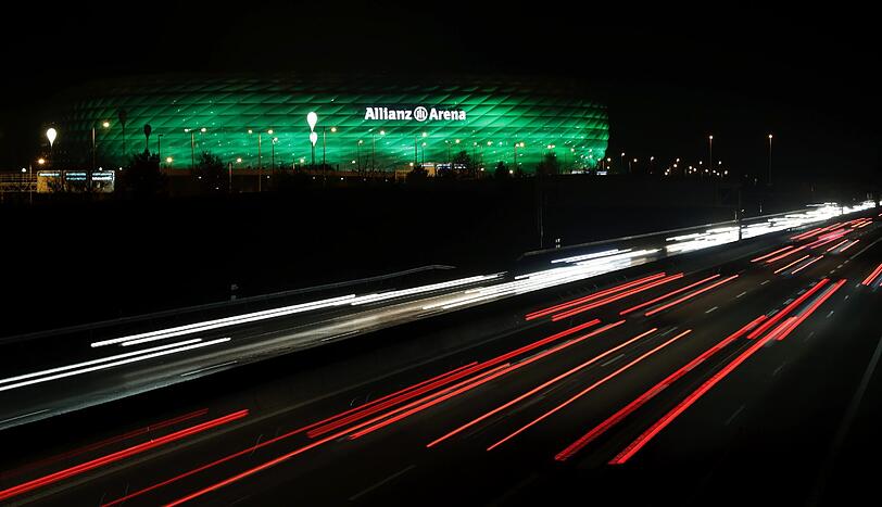 So haben wir sie noch nie gesehen: Die Allianz Arena ganz in grün! Weitere Bilder zum Durchklicken