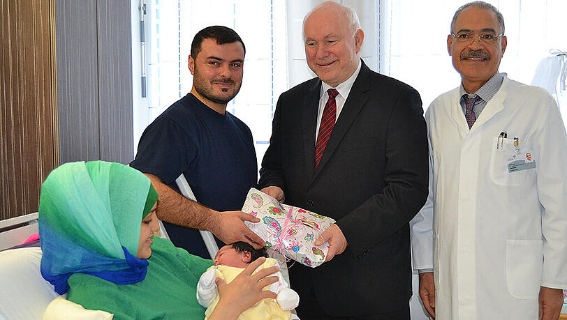 Stippvisite: Am Tag nach der Geburt besuchte Landrat Heinricht Trapp die junge Familie im Krankenhaus. Stippvisite: Am Tag nach der Geburt besuchte Landrat Heinricht Trapp die junge Familie im Krankenhaus.
