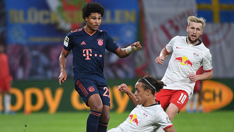 SERGE GNABRY - NOTE 4: Diesmal Linksaußen, weil Trainer Kovac seine Außenstürmer clever die Seite wechseln ließ. Unter den Augen von Stadionbesucher Jogi Löw ("Bei mir spielt Gnabry immer!") verstolperte er eine gute Coman-Vorlage (31.). Man hatte den Eindruck: die linke Seite schmeckt ihm nicht so, das Spiel lief etwas an ihm vorbei. Daher raus nach 62 Minuten.