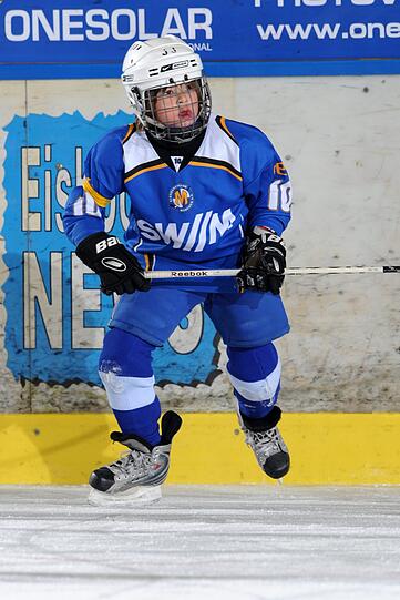 So fing alles an: J.J. Peterka beim EHC-Nachwuchs.