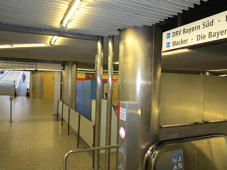 Die falsche Pfeilrichtung zeigt Richtung Busstation statt zur DRV (ist Richtung links).