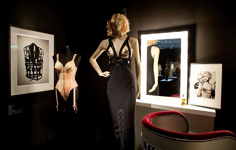 Jean Paul Gaultiers Ausstellung "From The Sidewalk To The Catwalk" macht Halt in München
