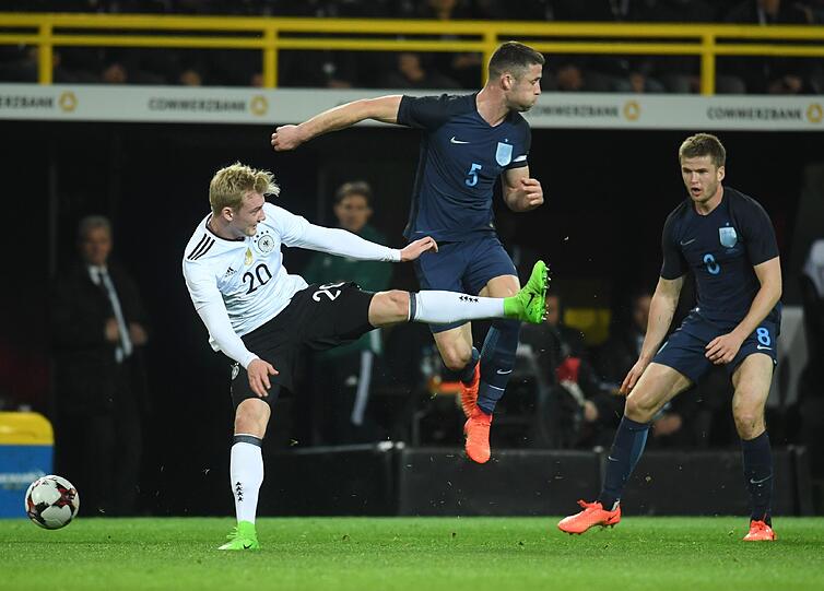 Julian Brandt - Note 4: Vergab die beste Chance nach 48 Minuten als er einen zweiten Ball mit Links knapp am Tor vorbeidrosch. Ansonsten über die rechte Seite zu unauffällig. Ging nach 59 Minuten.