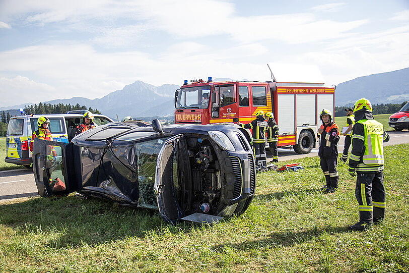 Bei einem Unfall an einer Kreuzung in Weildorf ist am Freitag eine Person schwer verletzt worden. Ein Mercedes-Fahrer hatte einen Skoda übersehen - es kam zum Zusammenstoß.