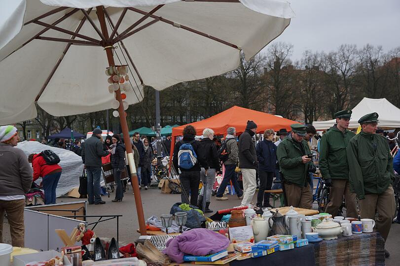 Die Bilder vom BRK Flohmarkt auf der Theresienwiese.