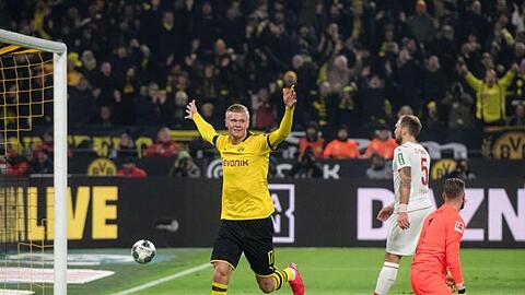 BVB-Youngster Erling Haaland (M) feiert sein Tor zum 4:1 gegen Köln.