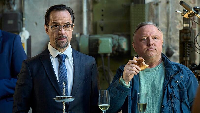 Prof. Karl Friedrich Boerne (Jan Josef Liefers, l.) und Kommissar Frank Thiel (Axel Prahl) im Münsteraner "Tatort"-Fall "Die Erfindung des Rades". Prof. Karl Friedrich Boerne (Jan Josef Liefers, l.) und Kommissar Frank Thiel (Axel Prahl) im Münsteraner "Tatort"-Fall "Die Erfindung des Rades".
