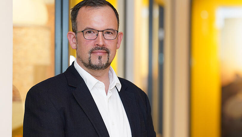 Die Sonnenfinsternis am Mittwoch ist für Johannes Baader ein "sehr erdendes Ereignis". Er ist CEO von Baader Planetarium. Die Sonnenfinsternis am Mittwoch ist für Johannes Baader ein "sehr erdendes Ereignis". Er ist CEO von Baader Planetarium.