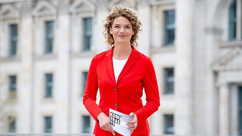 Lena Ganschow moderiert künftig "Kontraste", das Politikmagazin vom rbb im Ersten.