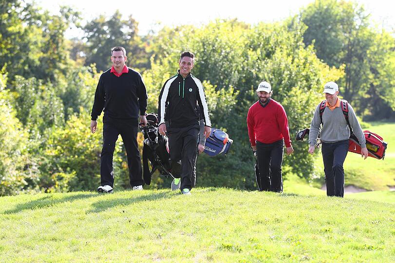 Auf der Driving Range funktioniert das Abschlagen schon recht gut, doch wie meistern die Jungs eine richtige Runde auf dem Platz?