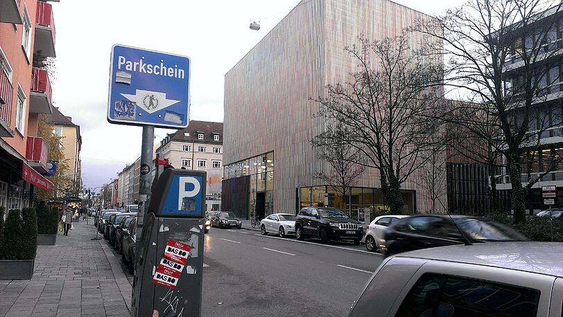 Genausowenig wie die vorm Brandhorst-Museum.
