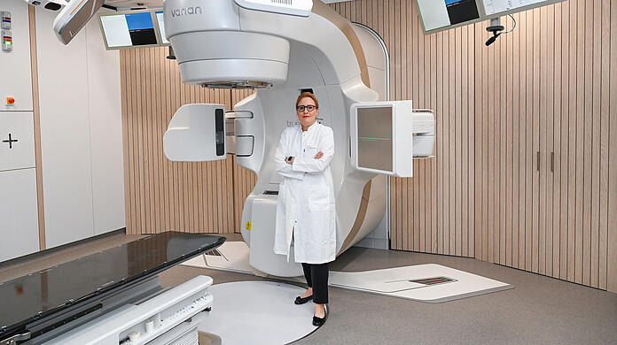 &Auml;rztin Stephanie Combs tr&auml;gt die Verantwortung f&uuml;r 100 Klinik-Mitarbeiter.