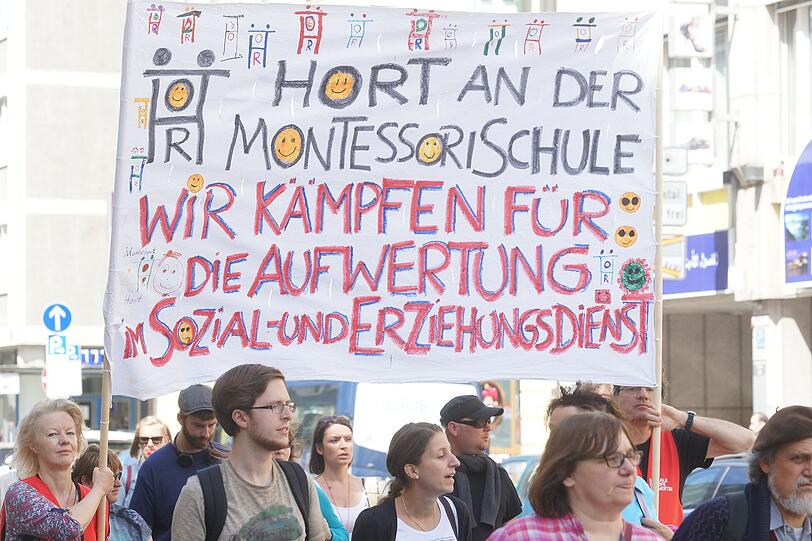 Weitere Bilder der Demonstration der Erzieherinnen und Erzieher am Montag in München