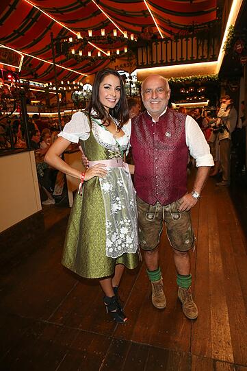 Joana Danciu und Axel Munz im Marstall-Zelt.