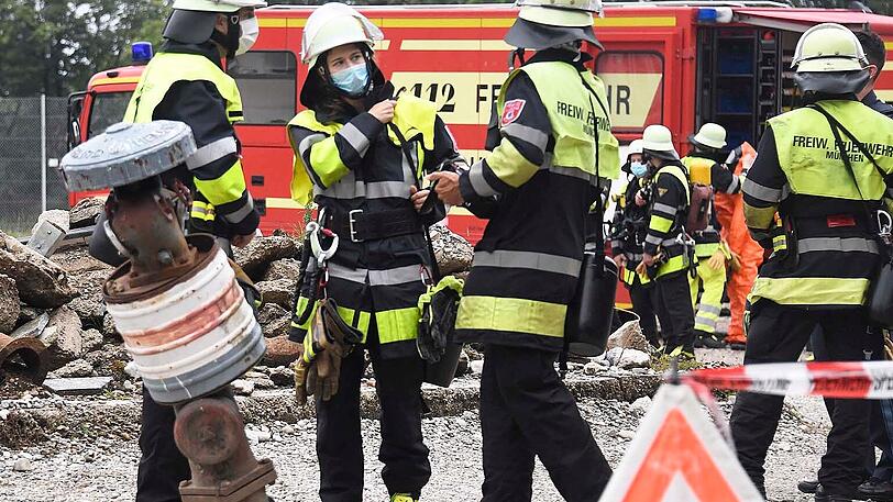 Verletzt wurde niemand. Für die Bevölkerung bestand nach Angaben der Feuerwehr keine Gefahr.