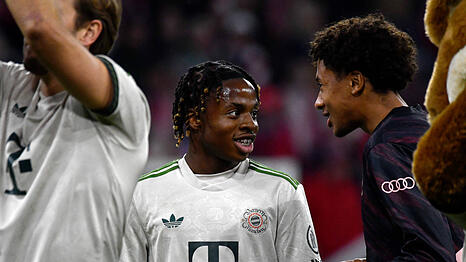 Liga-Debüt mit 17 Jahren für den FC Bayern: Wisdom Mike (l.).