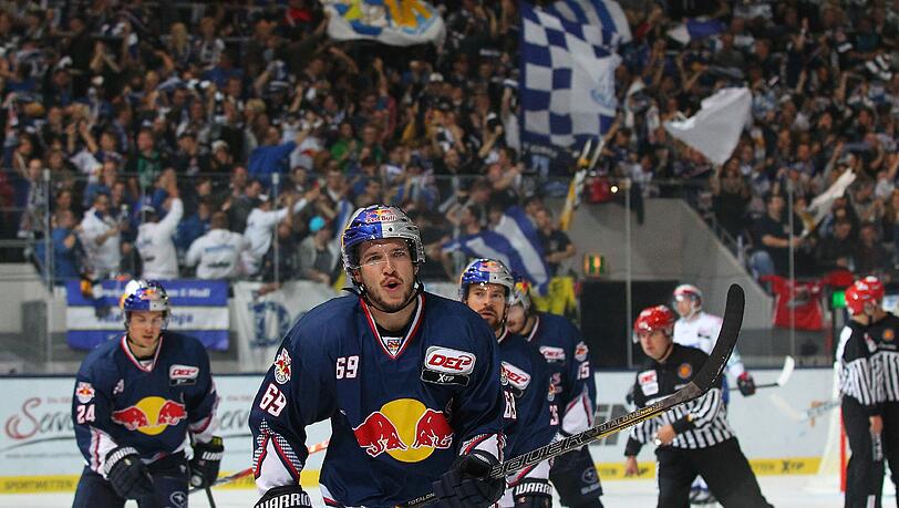 Der EHC Red Bull München hatt auch in Krefeld Grund zum Jubeln. Der EHC Red Bull München hatt auch in Krefeld Grund zum Jubeln.