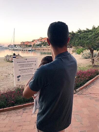 Thiago Alcantara genießt die Sonne mit der Familie.