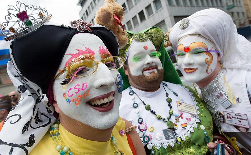 Tausende Schwule und Lesben sorgen am Samstag für gute Stimmung in der Münchner Innestadt. Die AZ zeigt die ausgeflipptesten Bilder vom Christopher Street Day.