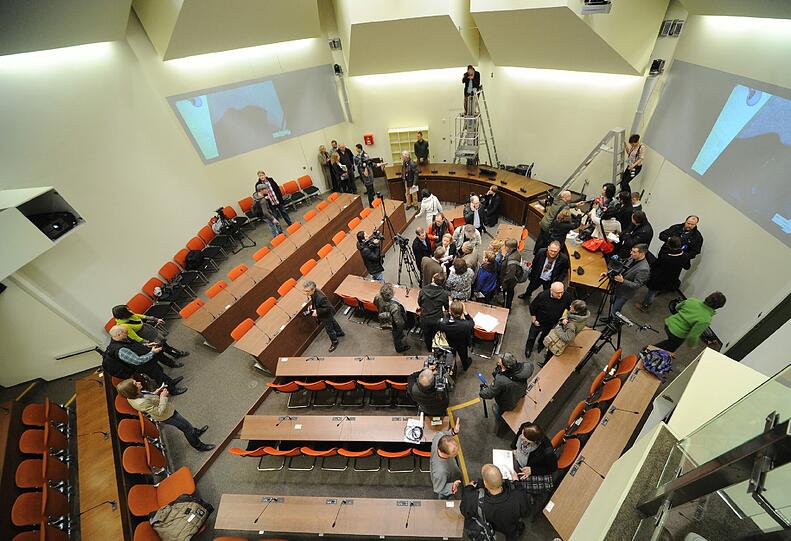 Weitere Bilder aus dem Schwurgerichtssaal im Münchner Justizzentrum.