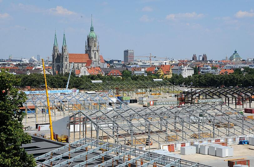Zwei Monate vor dem Anstich verwandelt sich die Theresienwiese in eine riesige Baustelle. (Archivfoto)