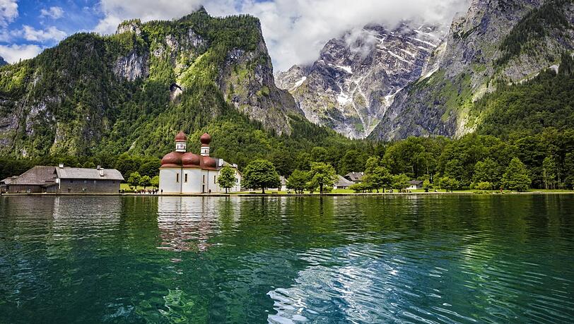 Der Königssee zieht unzählige Touristen an.