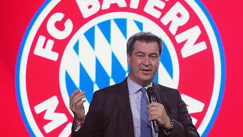 Bayerns Ministerpräsident Markus Söder mahnt zu mehr Ruhe beim FC Bayern und hofft auf ein saubereres Gehaltsgefüge.