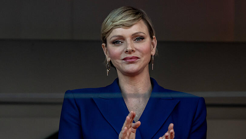 Fürstin Charlène von Monaco ist meistens total elegant gekleidet. Nun überrascht sie mit einem neuen Look.