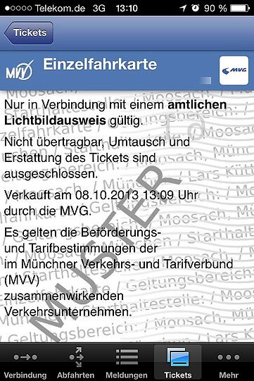 Den lesen Kontrolleure ab. Dabei wollen sie auch einen amtlichen Ausweis (Personalausweis oder Reisepass) sehen.