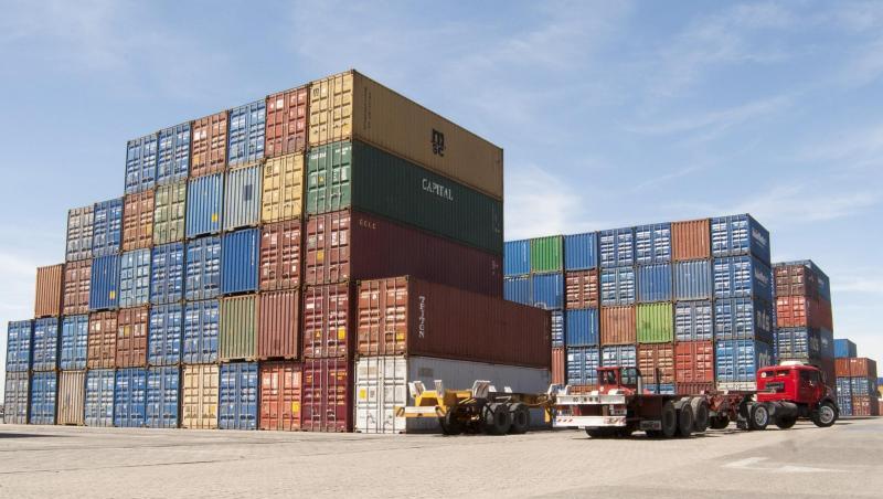 Container stehen im Hafen von Buenos Aires. Das Mercosur-Abkommen droht zu scheitern. Container stehen im Hafen von Buenos Aires. Das Mercosur-Abkommen droht zu scheitern.