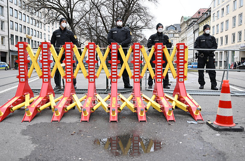 Weitere Bilder vom Siko-Aufbau.