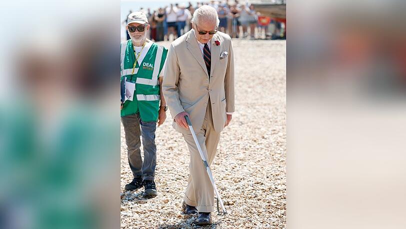 König Charles III. beim Müllsammeln in Kent.