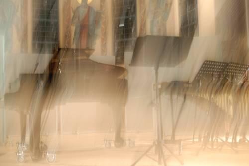 Emotionaler Moment als Auslöser: Der blinde Komponist Heinrich Hartl hat auch Konzertatmosphäre in der Musikhochschule fotografiert &ndash; in impressionistischer Variation.