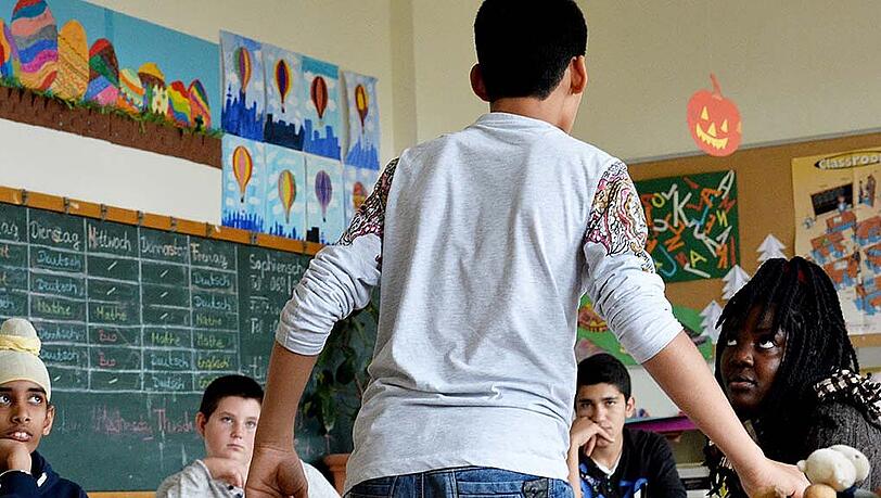 Flüchtlingskinder im Unterricht - für Lehrer eine besondere Herausforderung. Flüchtlingskinder im Unterricht - für Lehrer eine besondere Herausforderung.