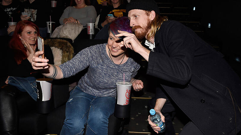 Die Darsteller aus "The Walking Dead" John McDermitt und Ausin Amelio bei der Vorstellung der siebten Staffel in München.